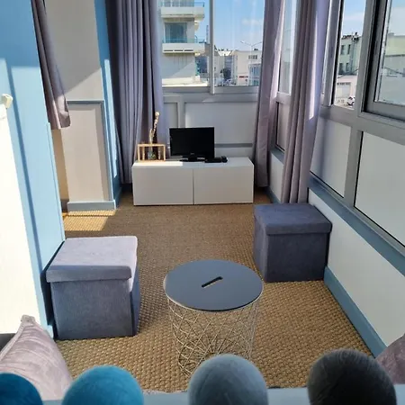 Malouin - Sur La Digue De Les Bains Avec Vue Sur Мало-ле-Бен