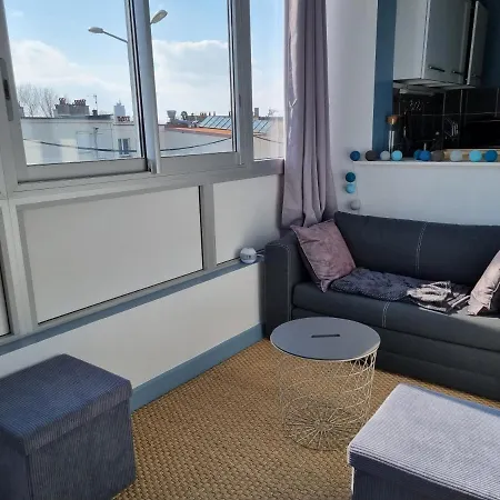 Malouin - Sur La Digue De Les Bains Avec Vue Sur * Мало-ле-Бен