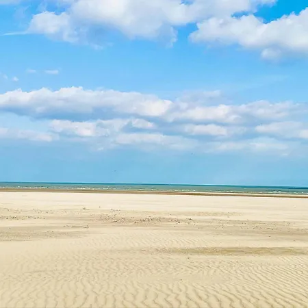 Malouin - Sur La Digue De Les Bains Avec Vue Sur * Мало-ле-Бен